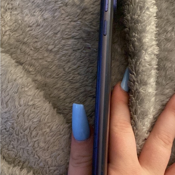 I’m selling it because I got a new phone. - Picture 4 of 7